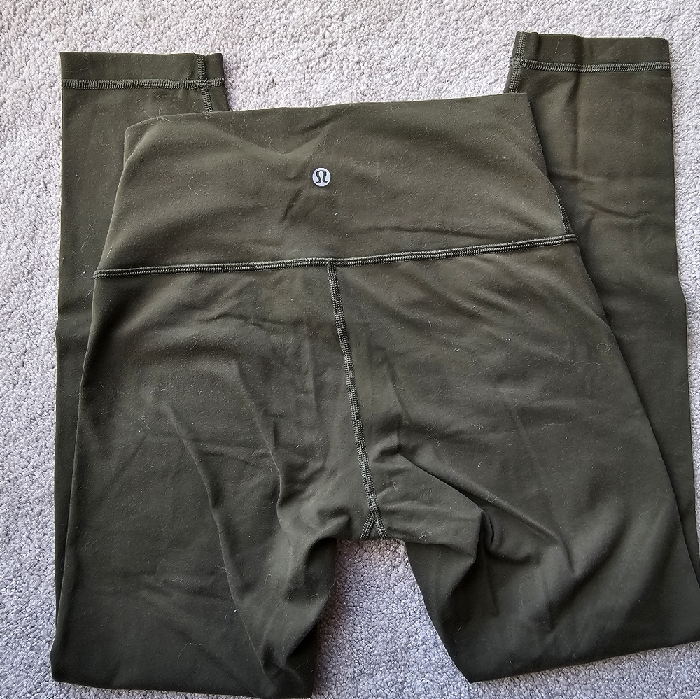 Lululemon size 6 aligns